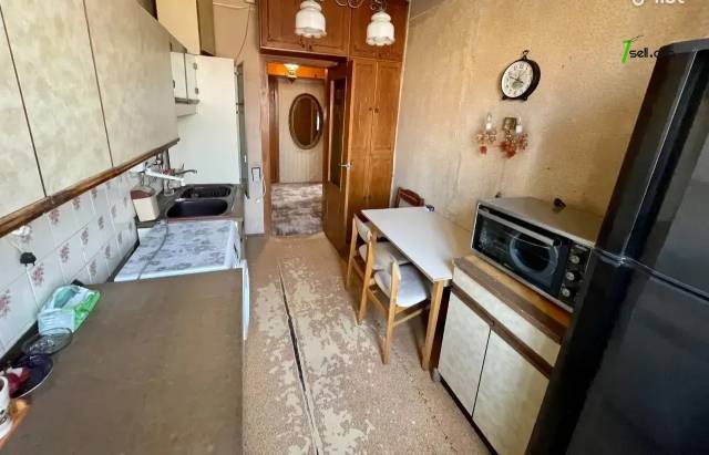 2 սենյականոց բնակարան Նաիրի Զարյան փողոցում, 46 քմ, նախավերջին հարկ, մասնակի վերանորոգում, քարե շենք