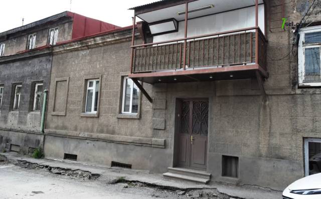 Մեկ հարկանի քարե տուն Ջիվանի փողոցում Գյումրիում, 143 քմ, կոսմետիկ վերանորոգում