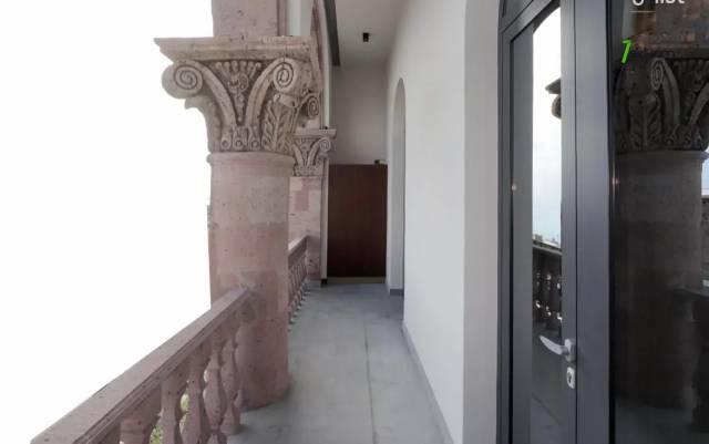 2 սենյականոց բնակարան, Komitas Ave, 66 ք.մ., բարձր առաստաղներ, կապիտալ վերանորոգված, քարե շենք