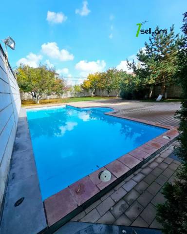 Երկու հարկանի քարե տուն Ծարավ Աղբյուրի փողոցում Ավանում, 1650 ք.մ., 3+ սանհանգույց