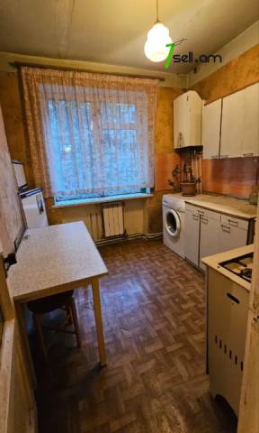 1 սենյականոց բնակարան Տպագրիչների փողոցում, 36 քմ, 2/5 հարկ, քարե շենք