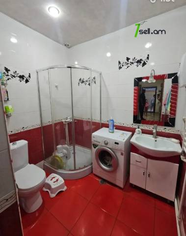 Երկու հարկանի տուն Ֆուչիկի փողոցում Աջափնյակում, 106 քմ, 2 սանհանգույց, կապիտալ վերանորոգված