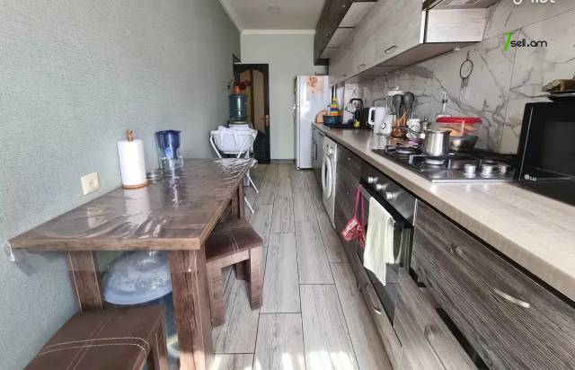 3 սենյականոց բնակարան, Դավթաշեն 4-րդ թաղամաս, 75 քմ, 6/9 հարկ, մի քանի պատշգամբ