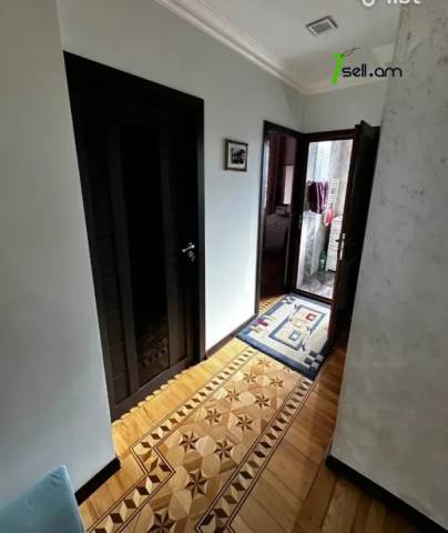 3 սենյականոց բնակարան Դավիթ Մալյան փողոցում, 79 ք.մ., եվրովերանորոգված, քարե շենք