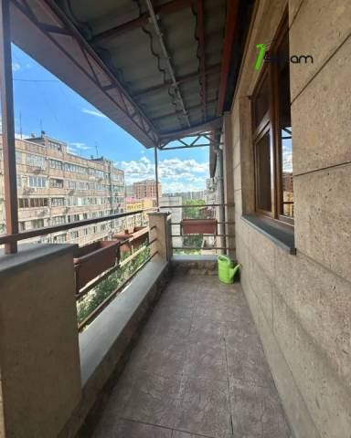 5 սենյականոց բնակարան Մհեր Մկրտչյան փողոցում, 210 քմ, նախավերջին հարկ, 2 սանհանգույց