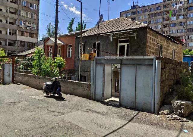 Հողատարածք բնակելի շինությունների համար Արամ Խաչատրյանի փողոցում Արաբկիրում, 442 ք.մ.