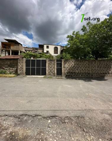 Երկու հարկանի քարե տուն Գևորգ Հովսեփյանի փողոցում Նորք Մարաշում, 282 քմ, 2 սանհանգույց