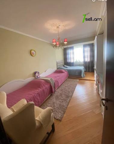 2 սենյականոց բնակարան Չարենցի փողոցում, 78 ք.մ., նախավերջին հարկ, կապիտալ վերանորոգված