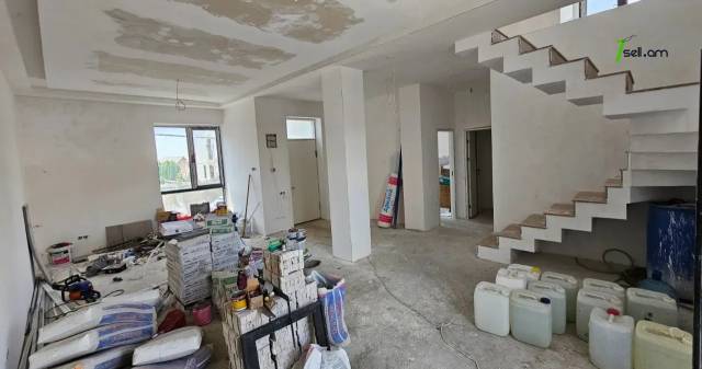 Երկու հարկանի քարե տուն Բագրևանդի 17-րդ փողոցում Նոր Նորքում, 180 քմ, 2 սանհանգույց