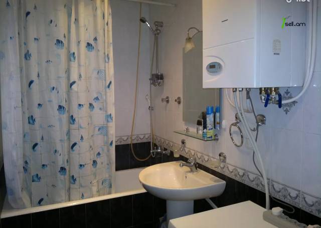 4 սենյականոց բնակարան Կոմիտասի պողոտայում, 110 ք.մ., բարձր առաստաղներ, նախավերջին հարկ