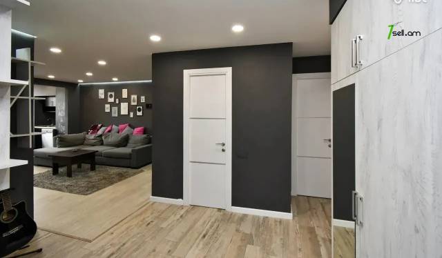 3 սենյականոց բնակարան Սարյան փողոցում, 77 ք.մ., դիզայներական ոճով վերանորոգված, քարե շենք