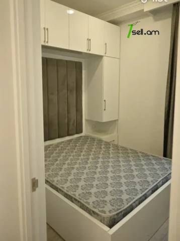 3 սենյականոց բնակարան նորակառույց շենքում Հանրապետության փողոցում, 55 քմ, նախավերջին հարկ