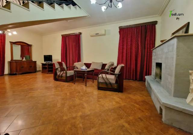 Ընդարձակ 3 սենյականոց բնակարան Թումանյան փողոցում, 160 ք.մ., նախավերջին հարկ, 2 սանհանգույց