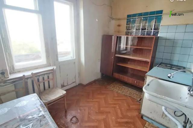 2 սենյականոց բնակարան Բակունցի փողոցում, 60 քմ, նախավերջին հարկ, քարե շենք