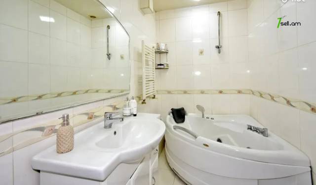 4 սենյականոց բնակարան Էրեբունու փողոցում, 104 ք.մ., 3/5 հարկ, բարձր առաստաղներ