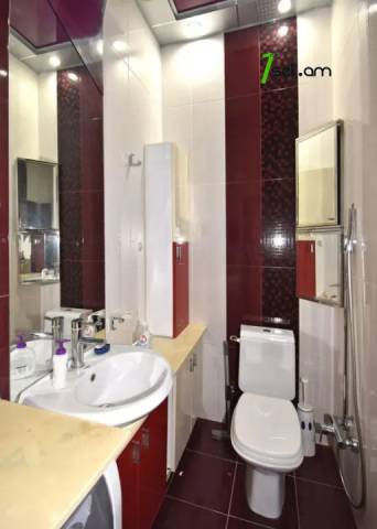 4 սենյականոց բնակարան Թումանյան փողոցում, 135 ք.մ., 3/5 հարկ, 2 սանհանգույց, բարձր առաստաղներ