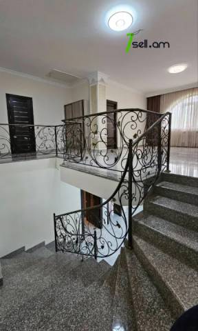 Երկու հարկանի քարե տուն Նոր Արեշի 7րդ փողոցում Էրեբունիում, 470 քմ, 3+ սանհանգույց