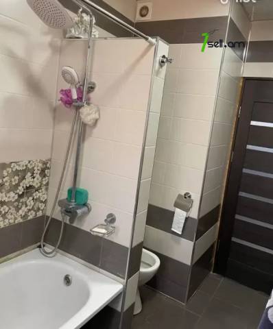 3 սենյականոց բնակարան Էրեբունիում, 93 քմ, 2 սանհանգույց, կապիտալ վերանորոգված, քարե շենք