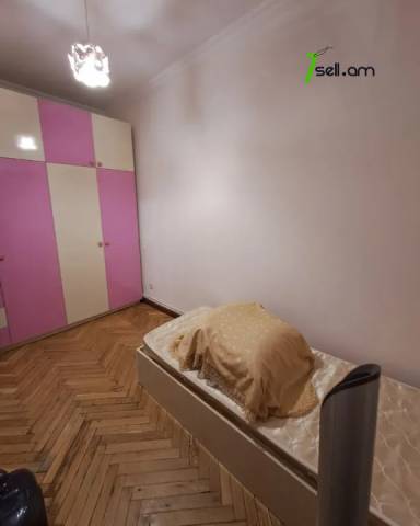 3 սենյականոց բնակարան Էրեբունու փողոցում, 75 ք.մ., 1/2 հարկ, կապիտալ վերանորոգված, քարե շենք