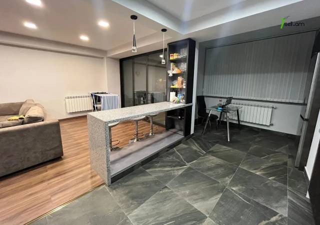 4 սենյականոց բնակարան Մեսրոպ Մաշտոցի պողոտայում, 130 քմ, 5/14 հարկ, 2 սանհանգույց, մի քանի պատշգամբ