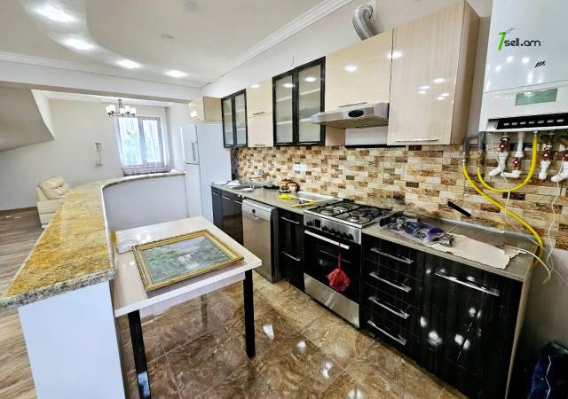 Երկու հարկանի քարե տուն Ջրվեժում, 1400 ք.մ., 3+ սանհանգույց, կապիտալ վերանորոգված