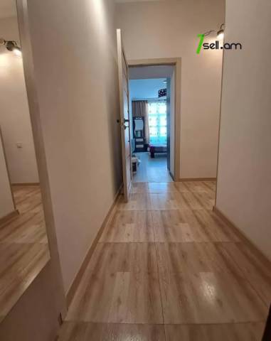 3 սենյականոց բնակարան Սայաթ-Նովայի պողոտայում, 70 ք.մ., 3/5 հարկ, կապիտալ վերանորոգված, քարե շենք