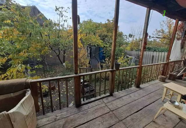 Երկու հարկանի քարե տուն Պարույր Սևակի փողոցում Քանաքեռ Զեյթունում, 320 ք.մ.