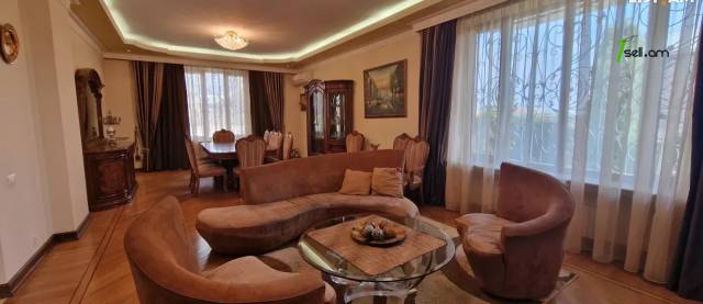 Երկու հարկանի քարե տուն Աջափնյակում, 360 ք.մ., 3+ սանհանգույց, եվրովերանորոգված