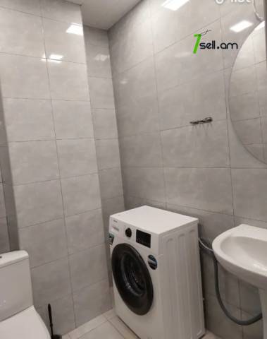 3 սենյականոց բնակարան նորակառույց շենքում Նիկողայոս Ադոնցի փողոցում, 75 ք.մ., 2 սանհանգույց