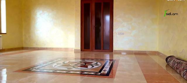 Երկու հարկանի քարե տուն Էրեբունիում, 550 ք.մ., 2 սանհանգույց, եվրովերանորոգված