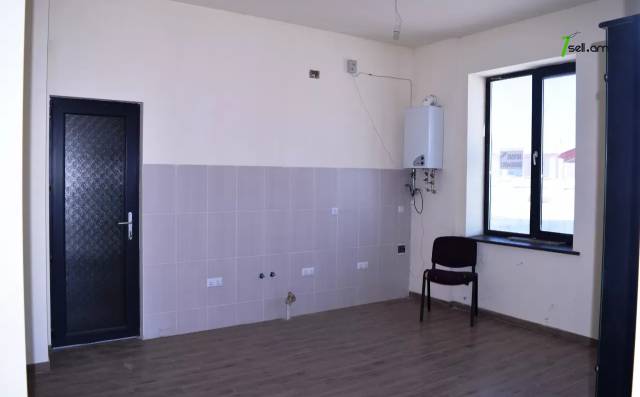 Երկու հարկանի քարե տուն Գյումրիում, 180 ք.մ., 2 սանհանգույց, դիզայներական ոճով վերանորոգված