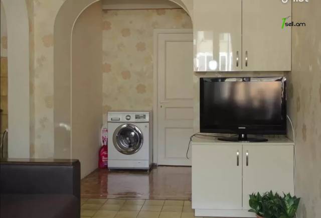 4 սենյականոց բնակարան Դրոյի փողոցում, 96 ք.մ., կապիտալ վերանորոգված, քարե շենք