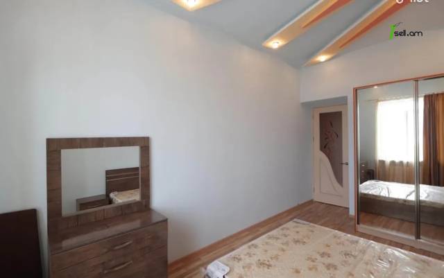 3 սենյականոց բնակարան, Komitas Ave, 85 ք.մ., 2 սանհանգույց, բարձր առաստաղներ, կապիտալ վերանորոգված