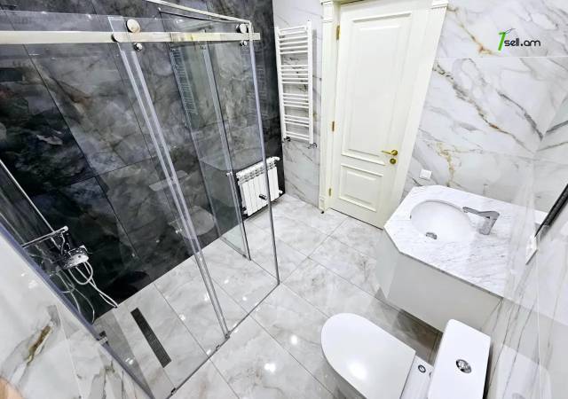 Երեք հարկանի քարե տուն, Նորք-Մարաշ վարչական շրջան Նորք Մարաշում, 660 ք.մ., 3+ սանհանգույց