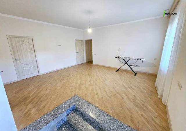 Երկու հարկանի քարե տուն Նոր Արեշի 37րդ փողոցում Էրեբունիում, 855 ք.մ., 2 սանհանգույց