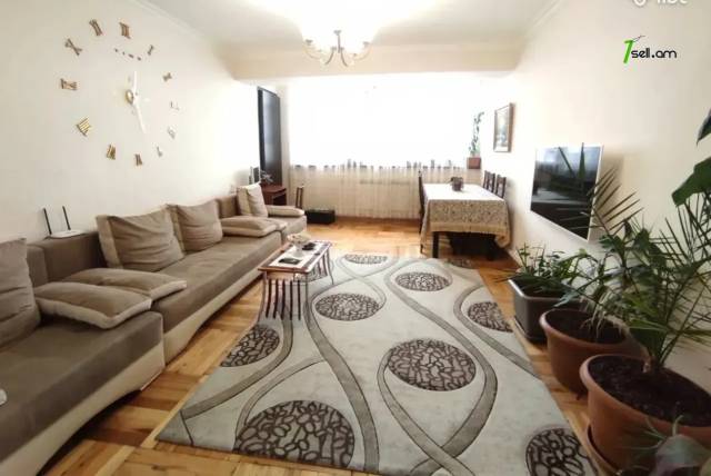 4 սենյականոց բնակարան, Ավան-Առինջ 1-ին միկրոշրջան, 82 քմ, նախավերջին հարկ, եվրովերանորոգված