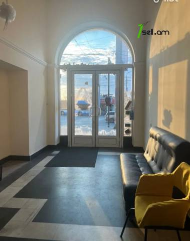 Բազմաֆունկցիոնալ գույք Արցախի պողոտայում կենտրոնում, 400 ք.մ.