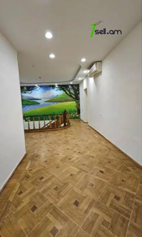 Երեք հարկանի քարե տուն Ազատության պողոտայում Արաբկիրում, 900 քմ, 3+ սանհանգույց