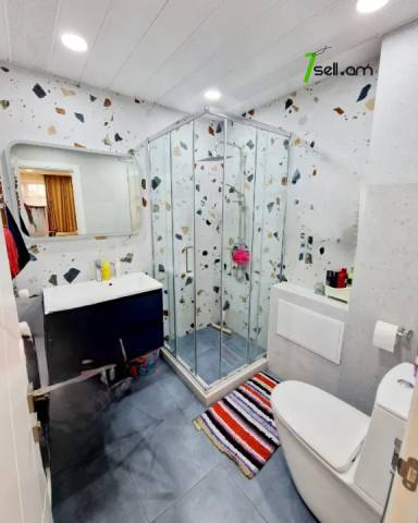 Երկու հարկանի քարե տուն, Վահագնի Թաղամաս Աջափնյակում, 700 ք.մ., 3+ սանհանգույց