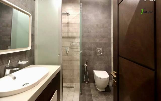 3 սենյականոց բնակարան Ազատության պողոտայում, 110 քմ, 2 սանհանգույց, բարձր առաստաղներ