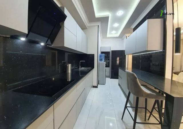 3 սենյականոց բնակարան նորակառույց շենքում Եզնիկ Կողբացու փողոցում, 120 ք.մ., 2 սանհանգույց