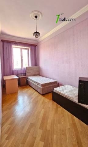 Երկու հարկանի քարե տուն Սիլիկյանի 5-րդ փողոցում Աջափնյակում, 3000 քմ, 2 սանհանգույց, մեծ հողամաս