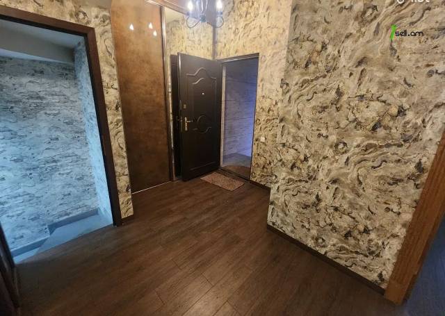 Երեք հարկանի քարե տուն Ծարավ աղբյուրի փողոցում Ավանում, 253 ք.մ., 3+ սանհանգույց, եվրովերանորոգված