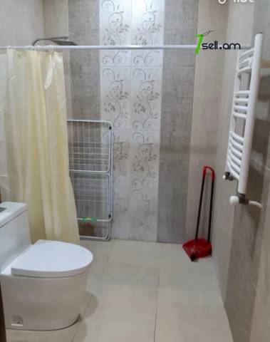 2 սենյականոց բնակարան նորակառույց շենքում Պարույր Սևակի փողոցում, 70 ք.մ., բարձր առաստաղներ