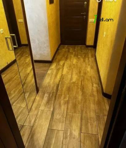 4 սենյականոց բնակարան Թոթովենցի փողոցում, 78 ք.մ., 3/5 հարկ, կապիտալ վերանորոգված, քարե շենք