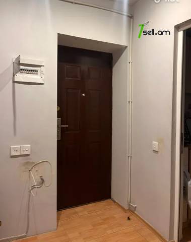 4 սենյականոց բնակարան Հրաչյա Աճառյանի փողոցում, 103 քմ, կապիտալ վերանորոգված, քարե շենք