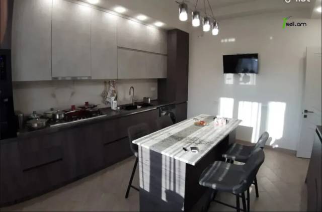 Երկու հարկանի քարե տուն Շրջանցիկ Թունել փողոցում Արաբկիրում, 220 ք.մ., 3+ սանհանգույց