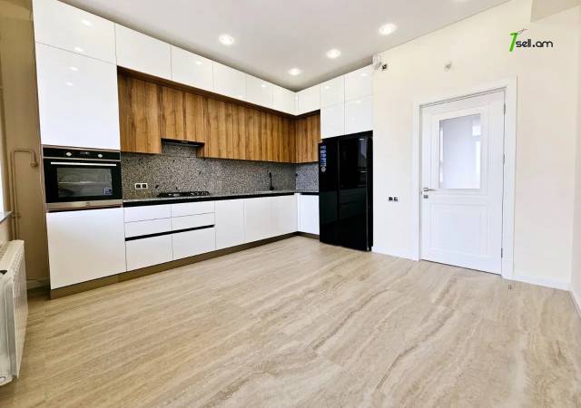 Երեք հարկանի քարե տուն, Դուրյան թաղամաս Ավանում, 800 ք.մ., 3+ սանհանգույց