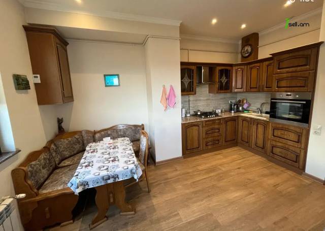 3 սենյականոց բնակարան նորակառույց շենքում Գրիբոյեդովի փողոցում, 116 քմ, 11/15 հարկ, 2 սանհանգույց