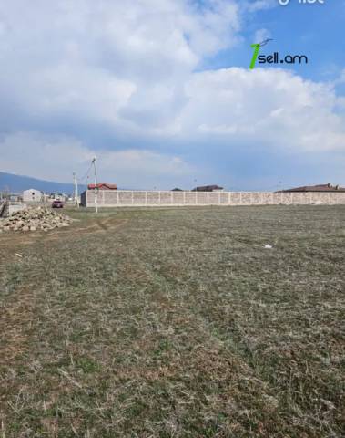 Հողատարածք բնակելի շինությունների համար Եղվարդում, 480 ք.մ.